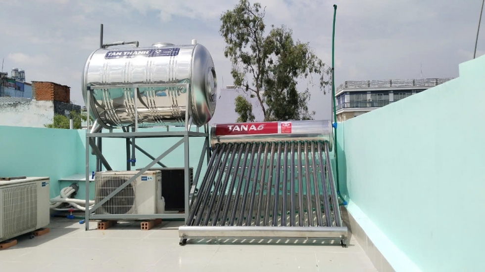 lap may nuoc nong nang luong mat troi